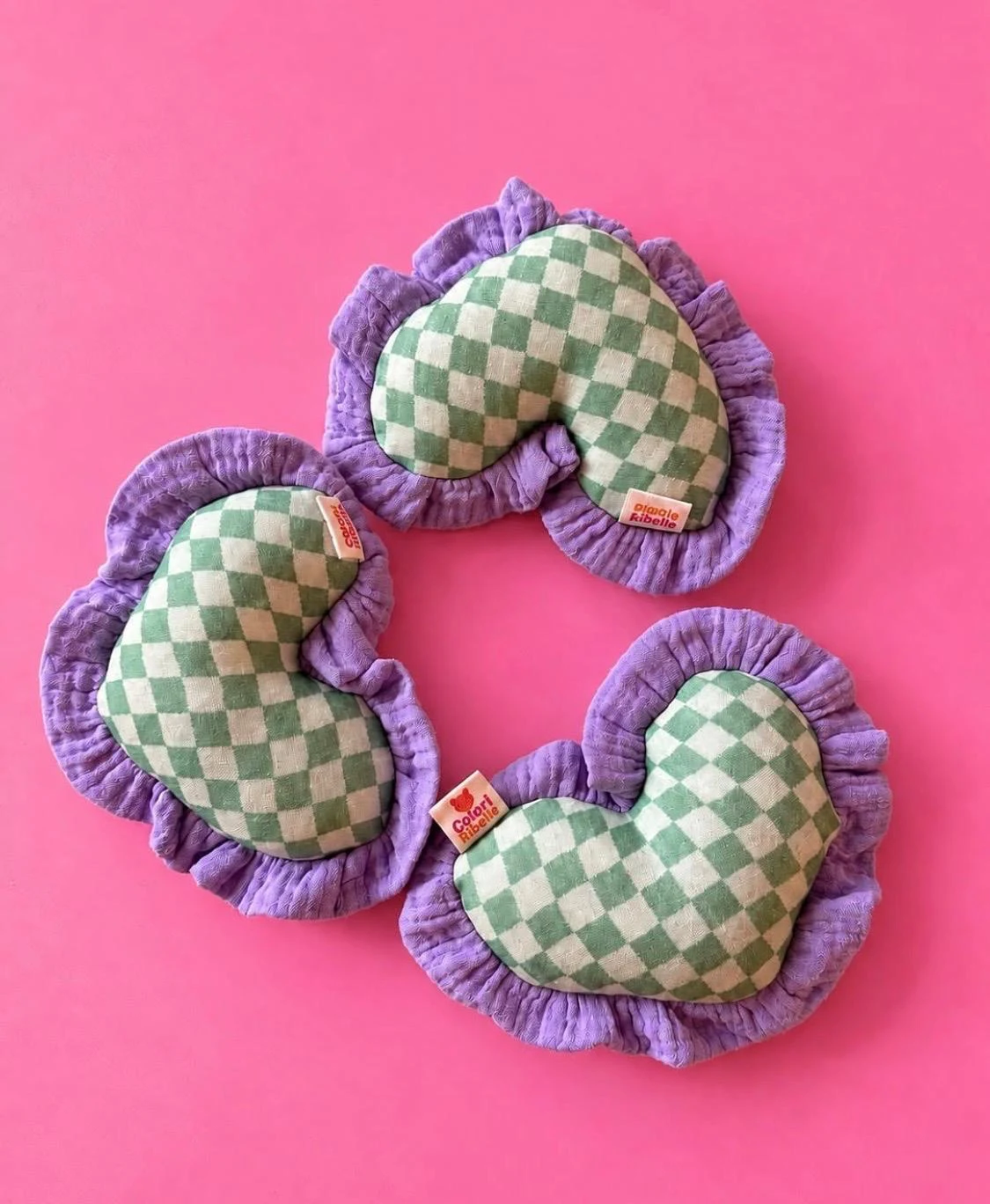 Drie handgemaakte hartjes met paarse ruffle van Colori Ribelle