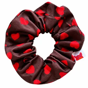 Scrunchie brown with red hearts